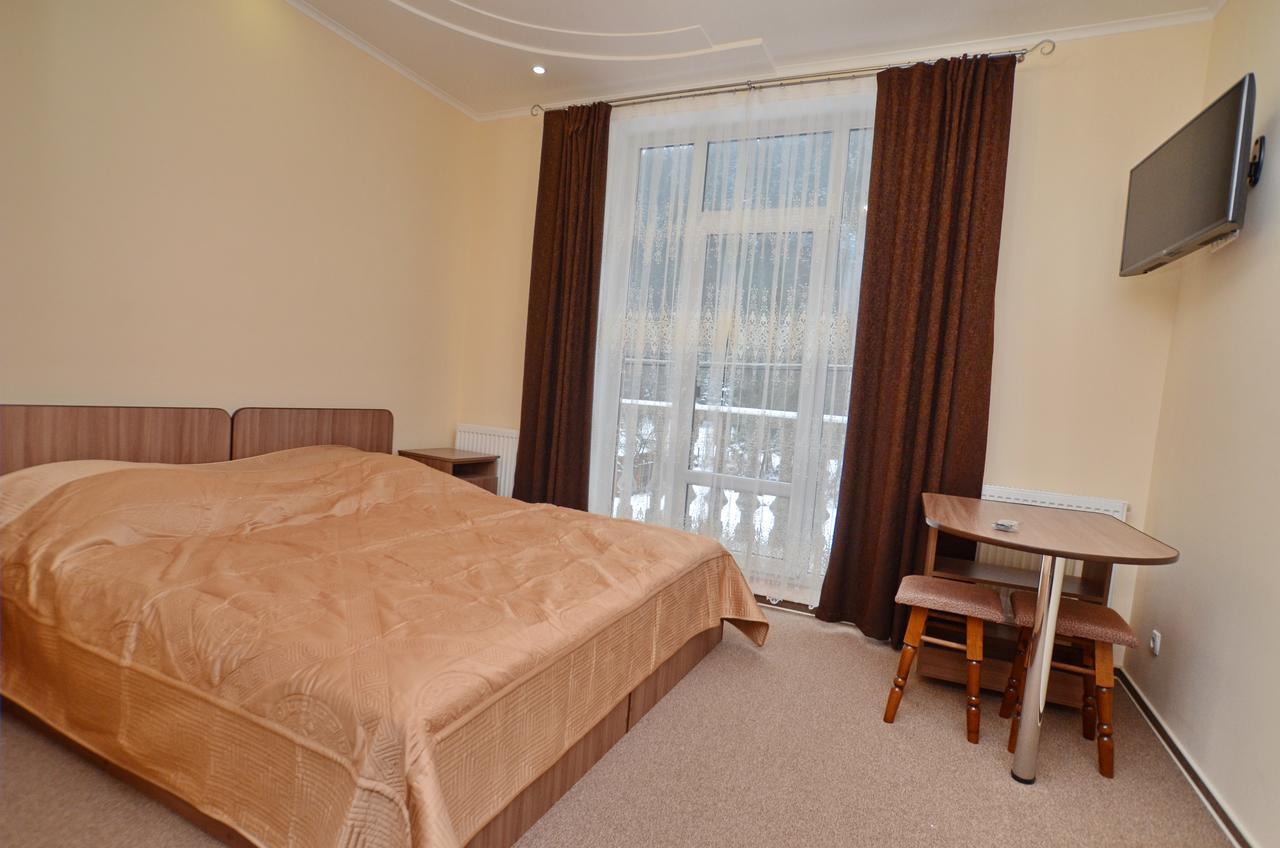 Apart-Hotel Orlan Mykulychyn Exterior photo