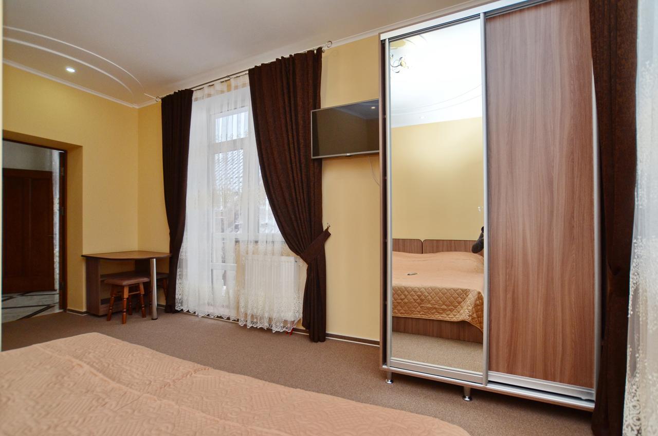 Apart-Hotel Orlan Mykulychyn Exterior photo